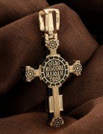 Крест из золота c эмалью и эбеновым деревом