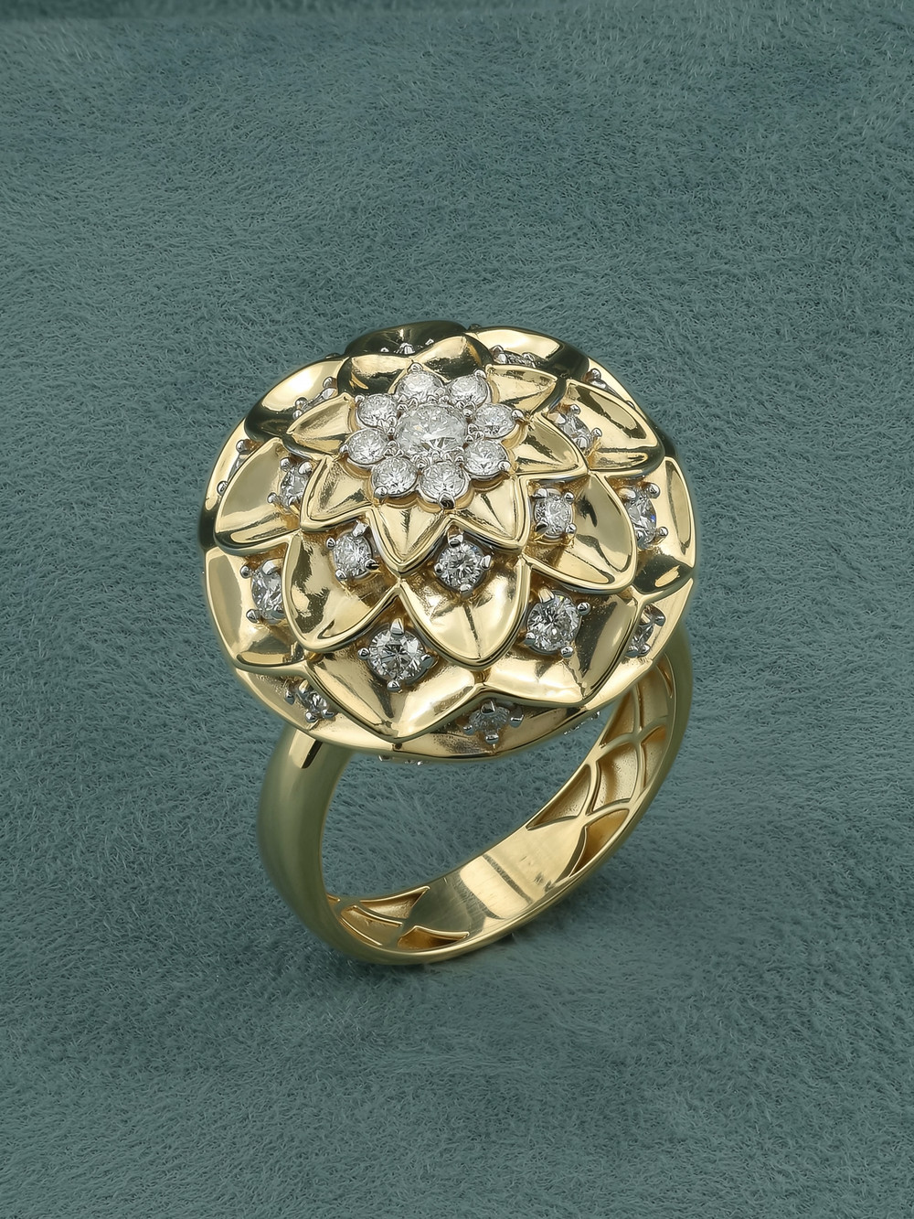 Кольцо из лимонного золота 585 пробы c бриллиантами