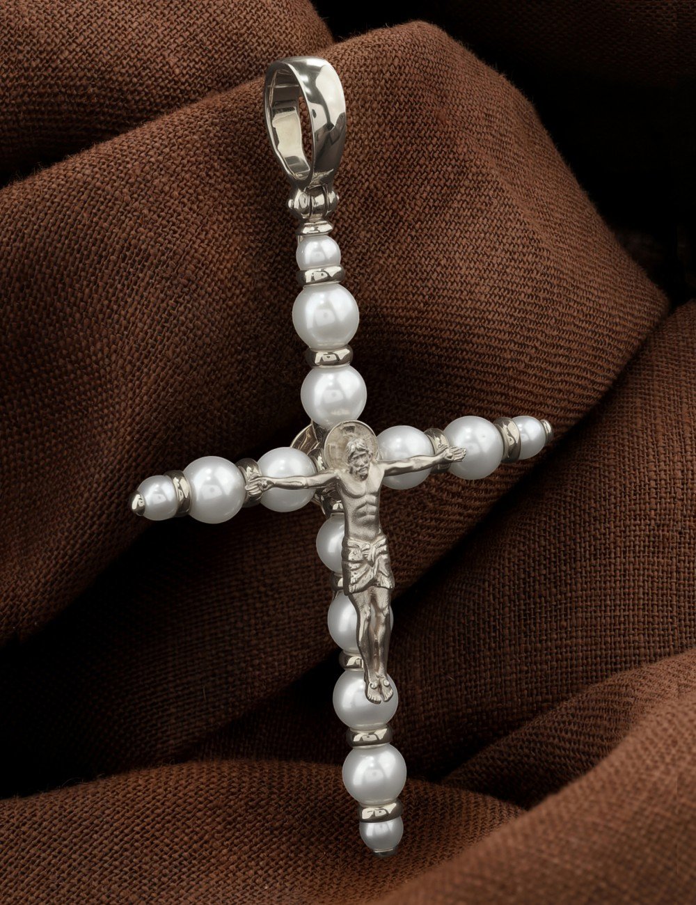 Крест из белого золота c жемчугом