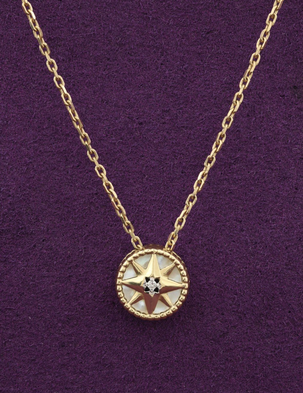 Колье из лимонного золота c бриллиантами и перламутром