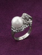 Кольцо из белого золота c жемчугом