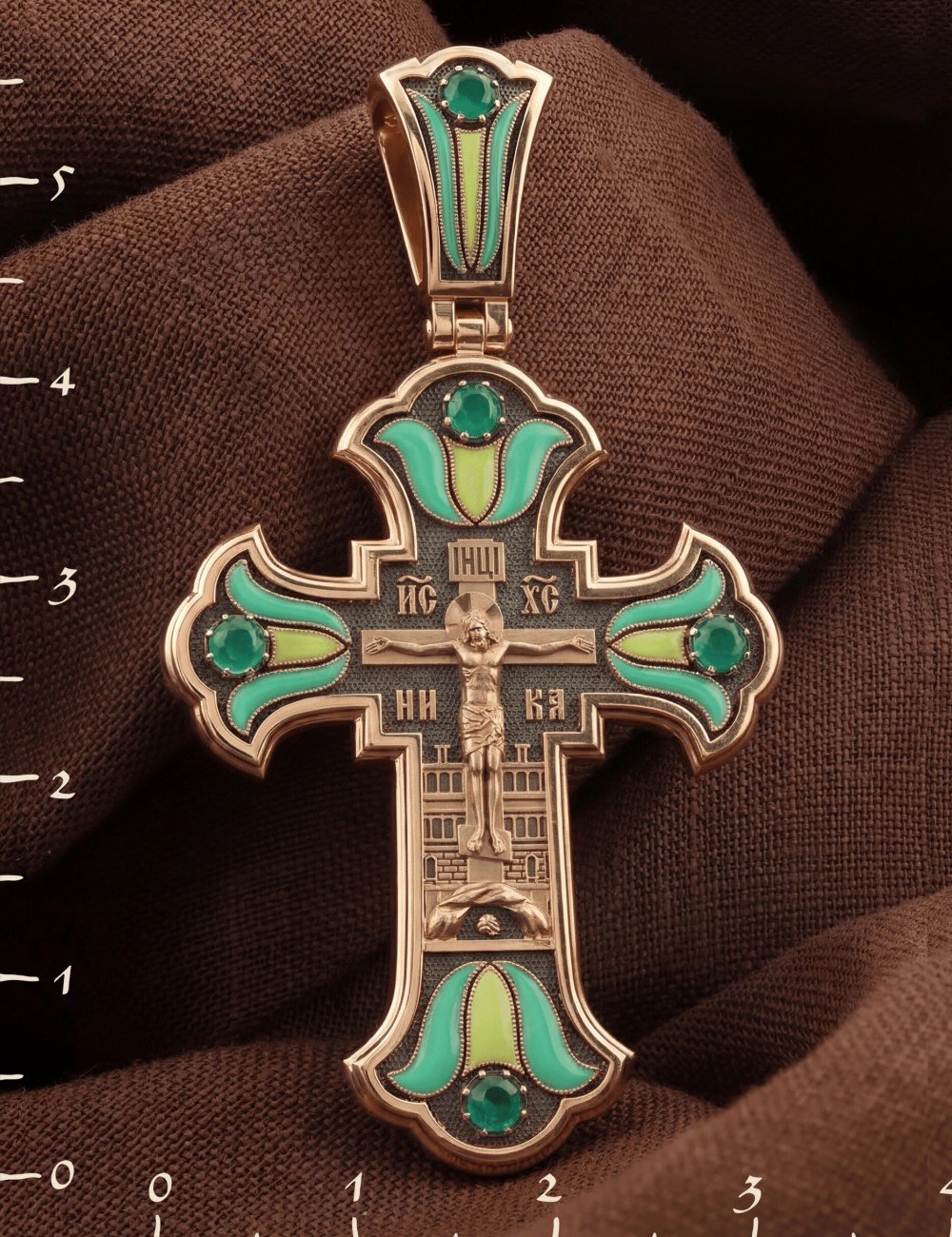 Крест из золота c эмалью и хризопразом