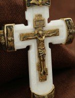 Крест из лимонного золота c бивнем мамонта