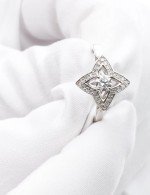 Кольцо из белого золота c бриллиантами