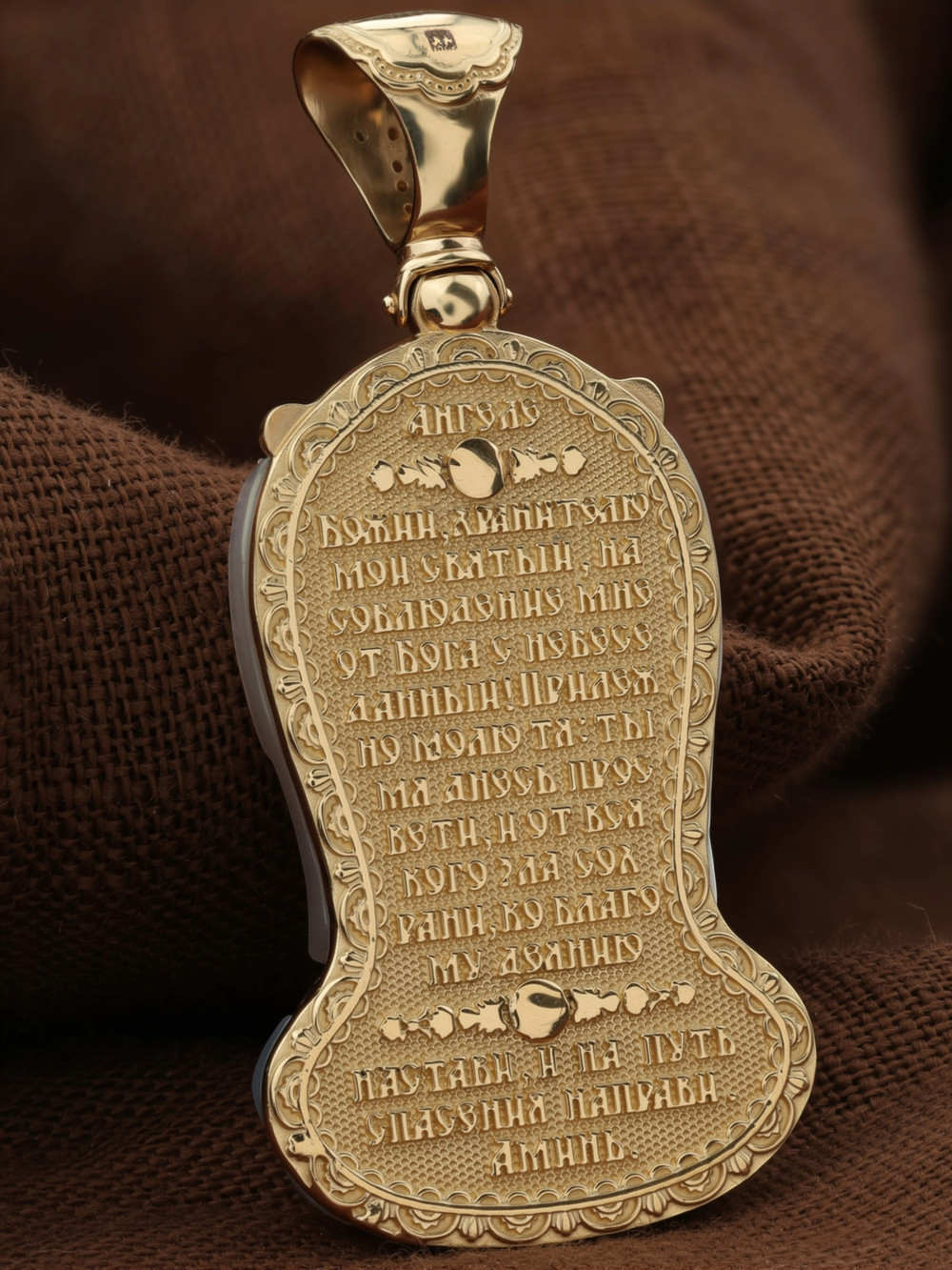 Нательная икона из красного золота 585 пробы c бриллиантами и перламутром