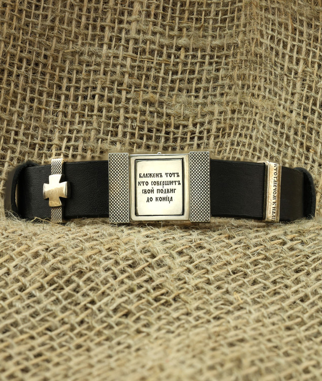 Браслет из серебра 925 пробы и золота 750 пробы c кожаным шнурком