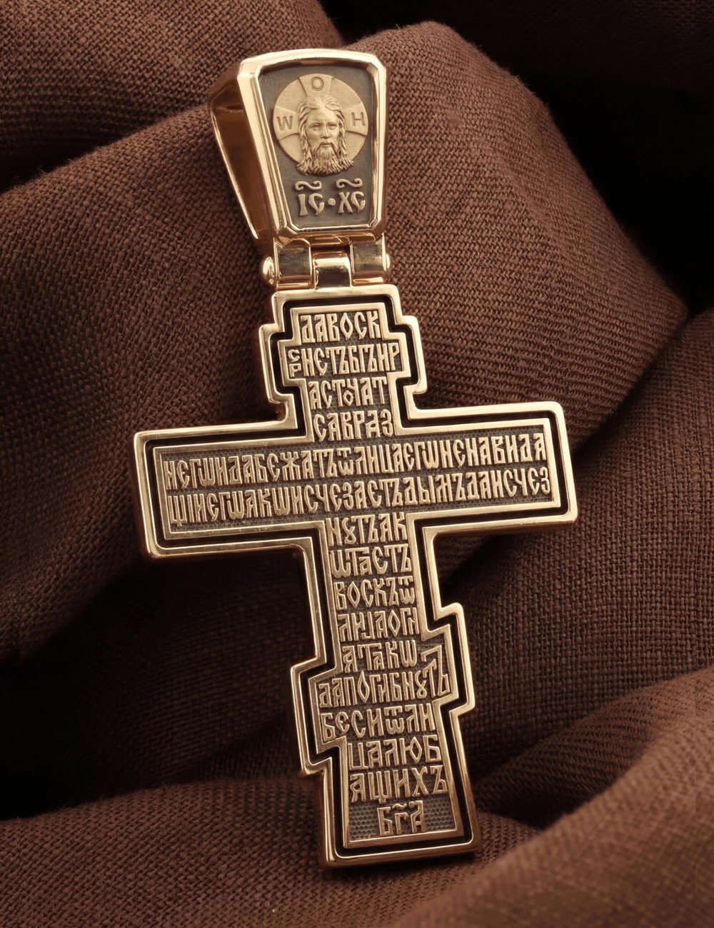 Крест из золота c эмалью