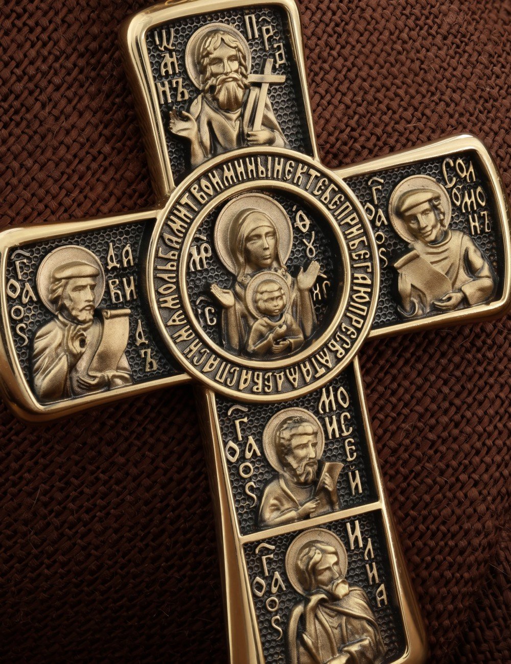 Крест из лимонного золота