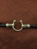 Гайтан из зелёного золота c кожаным шнурком