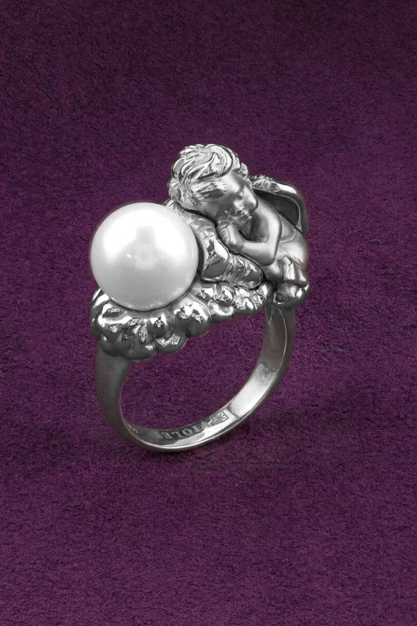 Кольцо из белого золота c жемчугом