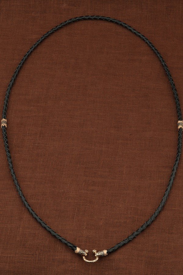 Гайтан из золота c кожаным шнурком