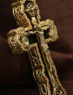 Крест из лимонного золота c эбеновым деревом