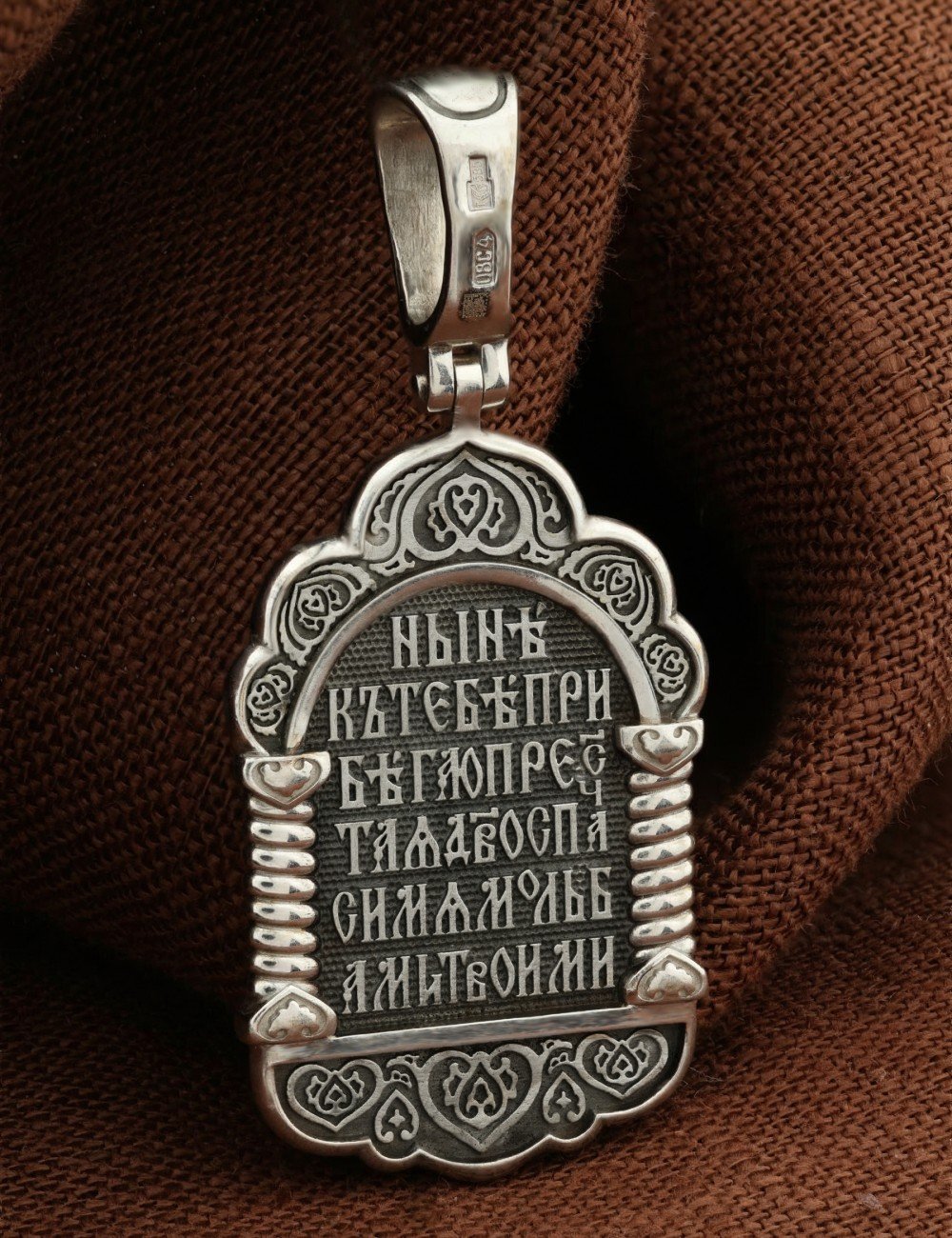 Образок из белого золота c бриллиантами