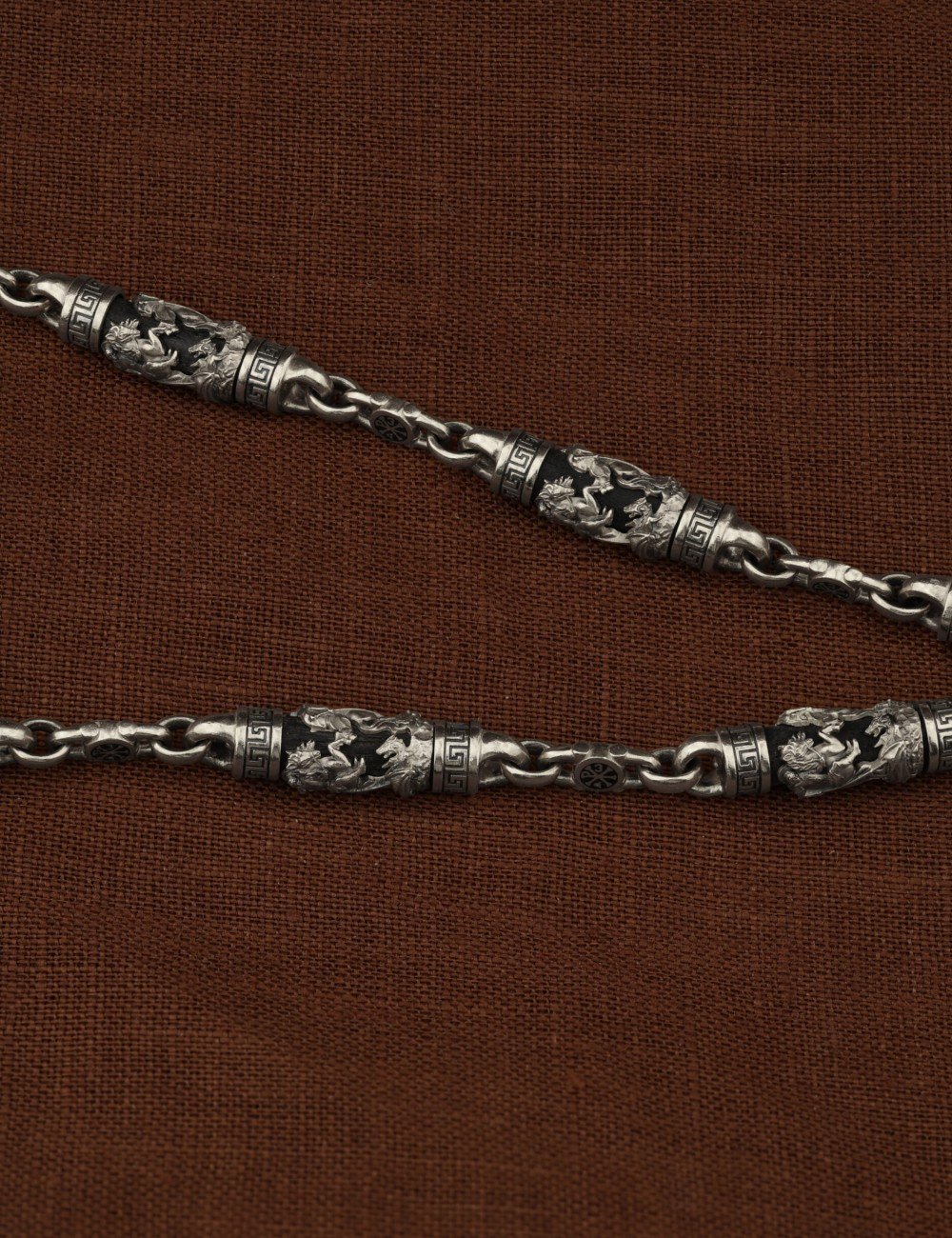 Цепь из белого золота c эмалью и эбеновым деревом