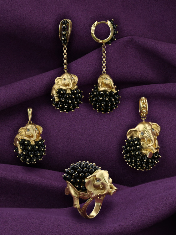 Серьги из лимонного золота 585 пробы c эмалью и ониксом