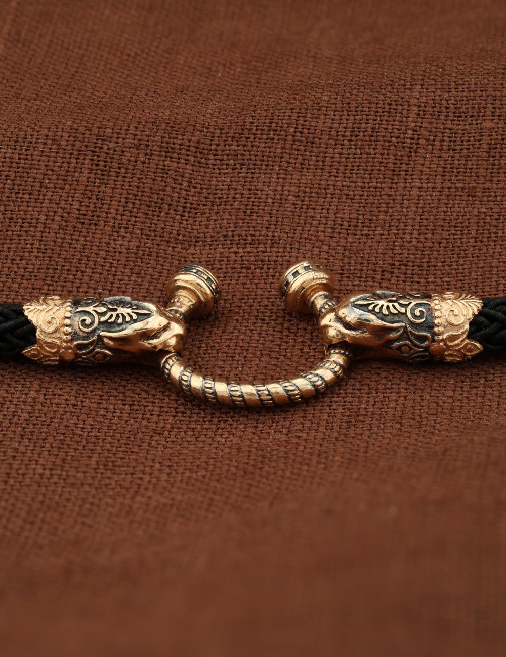 Шнурок шёлковый из золота c шёлковым шнурком