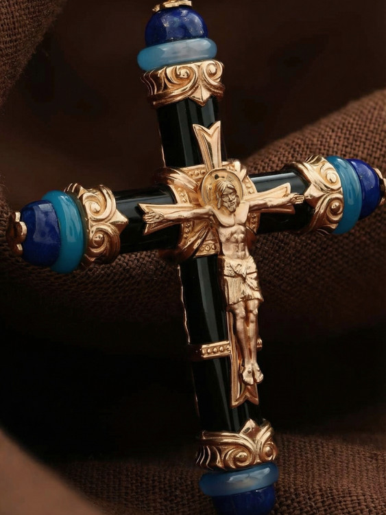 Крест из красного золота 585 пробы c ониксом, агатом и лазуритом