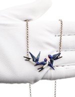 Колье из белого золота c эмалью