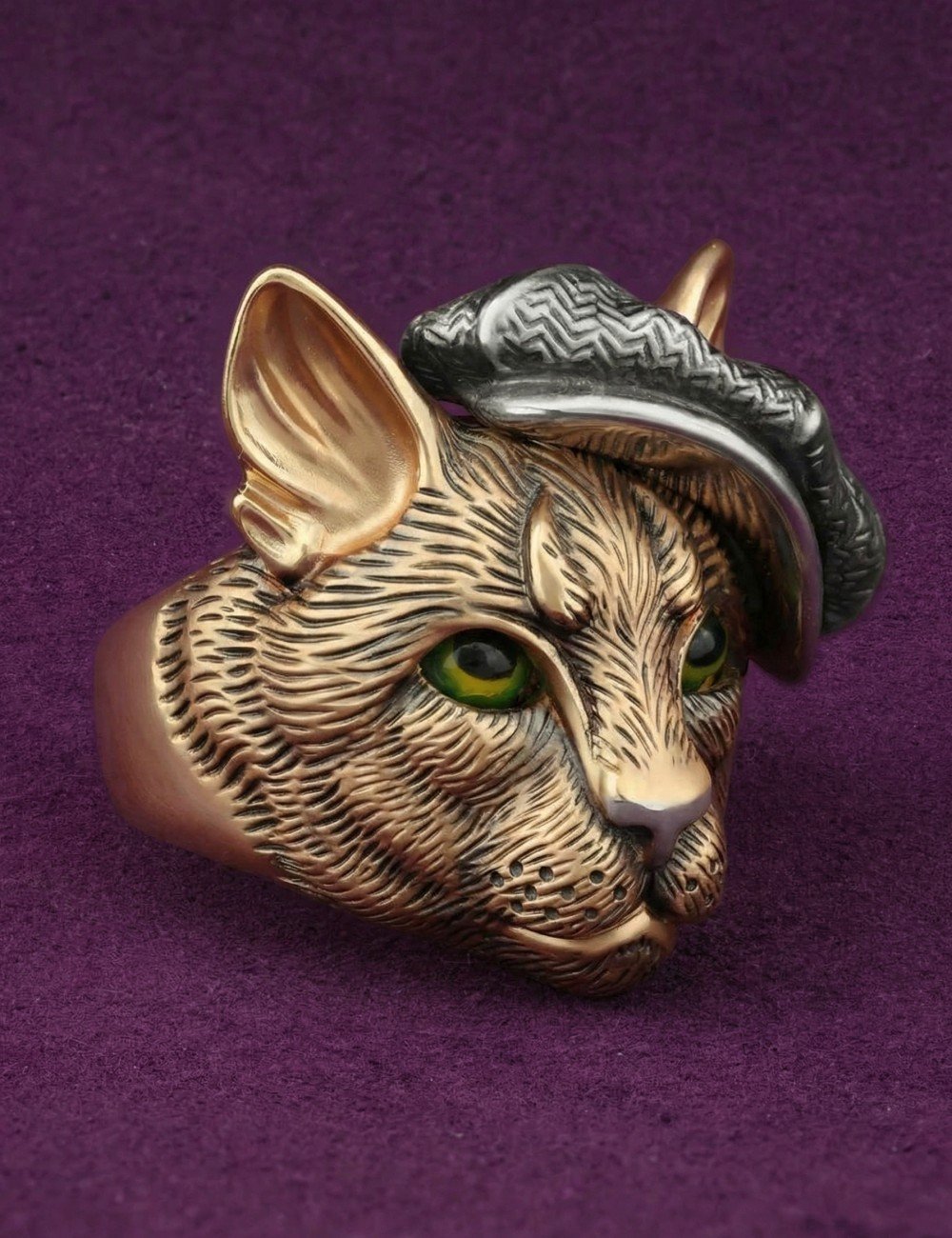 Кольцо из золота c эмалью