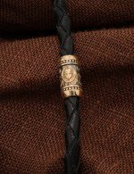 Браслет из золота c кожаным шнурком