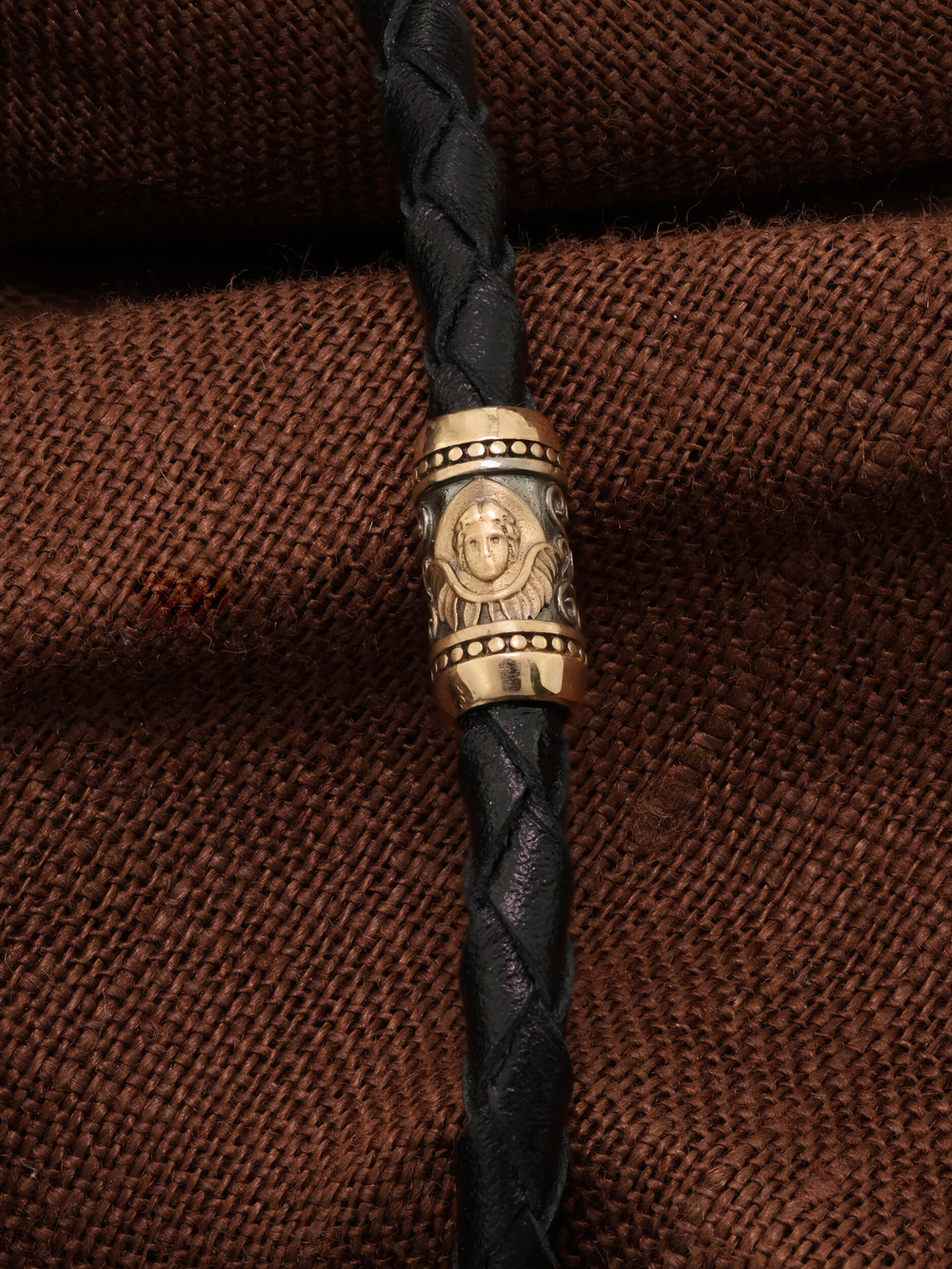 Браслет-шнурок из красного золота 585 пробы c кожаным шнурком