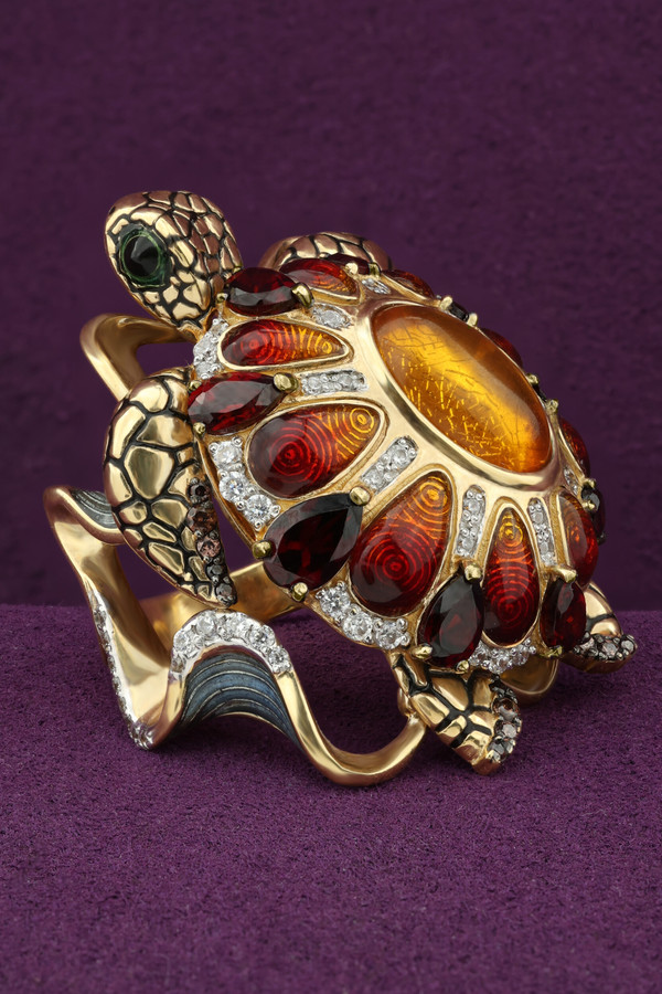 Кольцо из лимонного золота 585 пробы c эмалью, фианитом, гранатом и янтарём