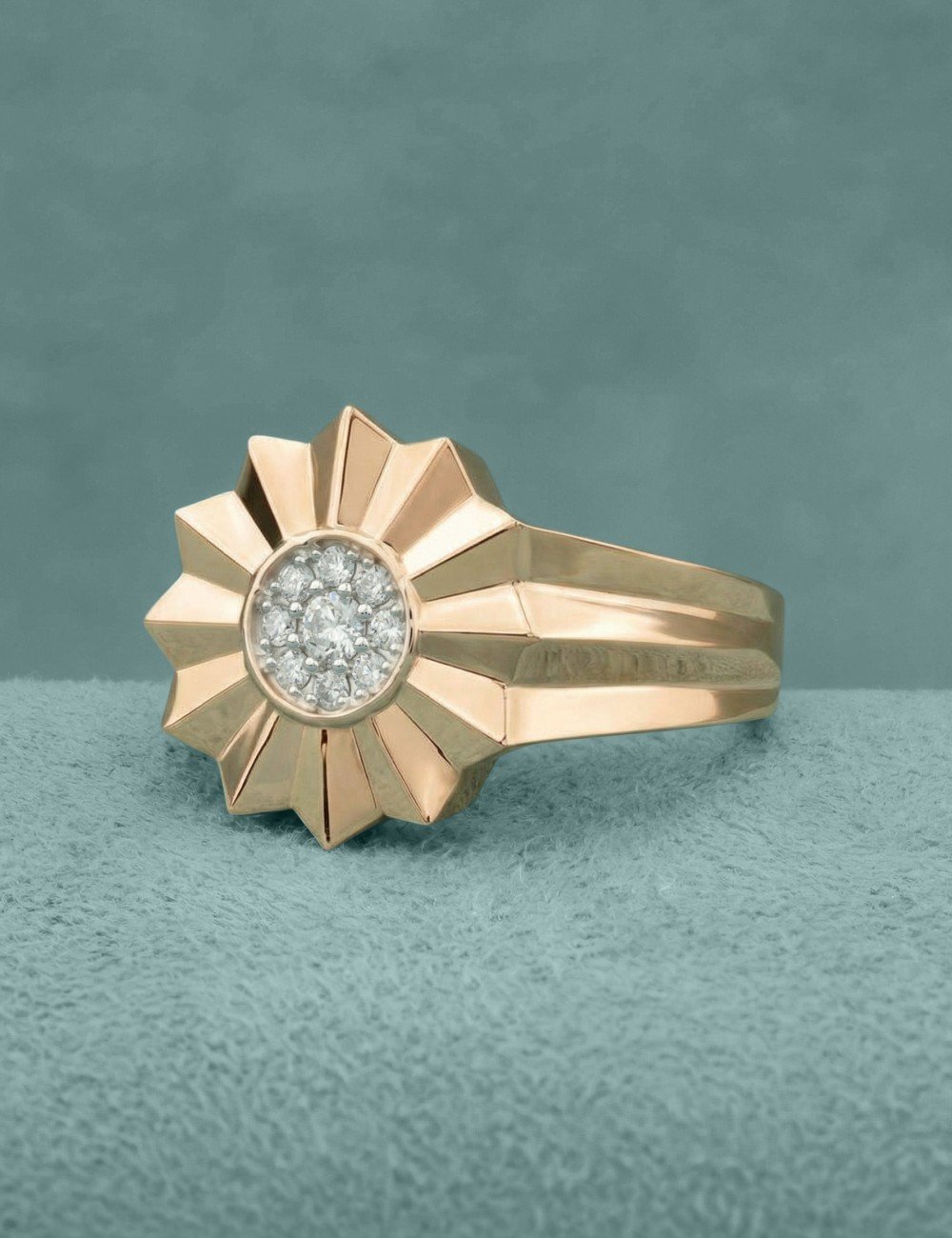 Кольцо из золота c бриллиантами