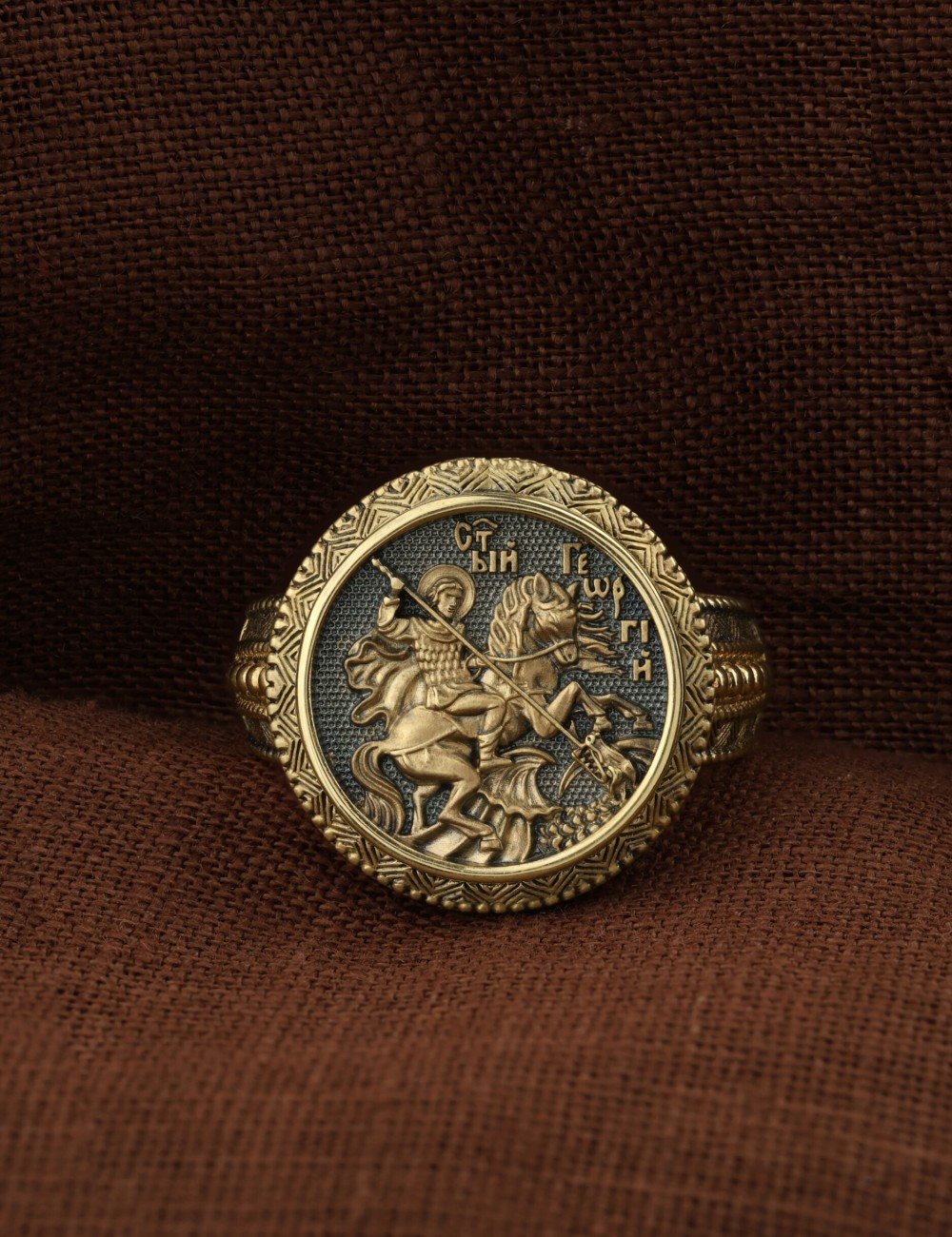 Кольцо из лимонного золота