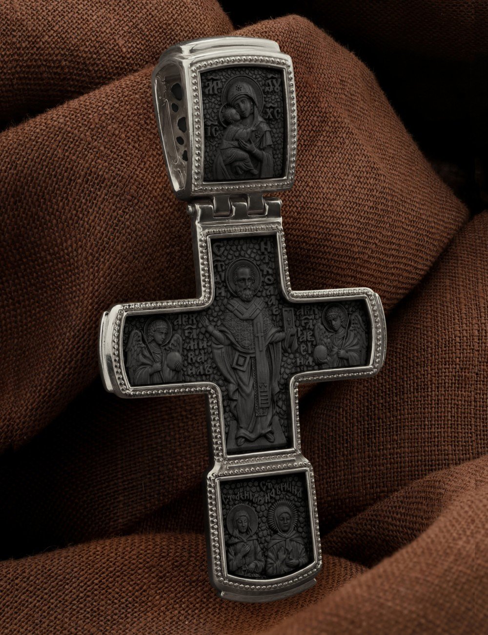 Крест из белого золота c эбеновым деревом