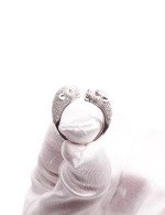 Кольцо из белого золота c бриллиантами и изумрудом