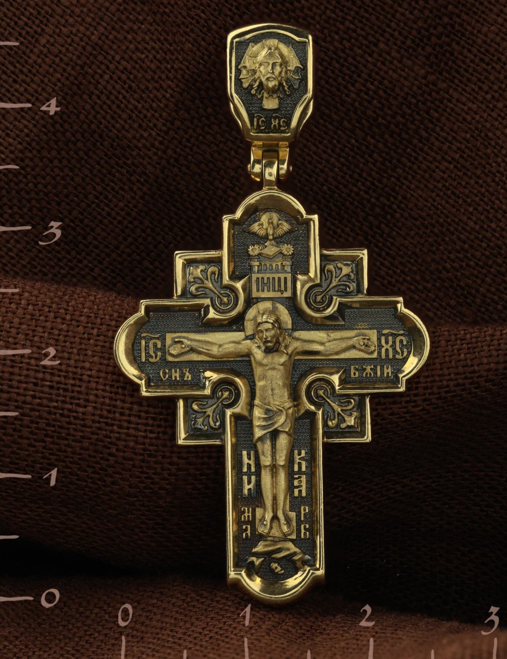 Крест из лимонного золота