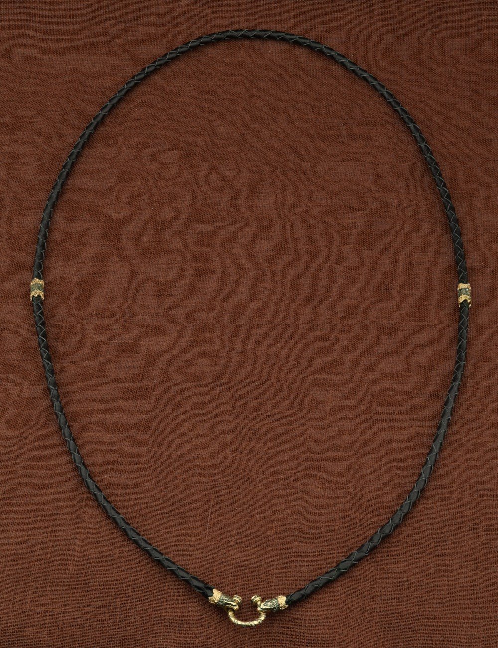 Гайтан из зелёного золота c кожаным шнурком