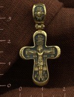 Крест из лимонного золота