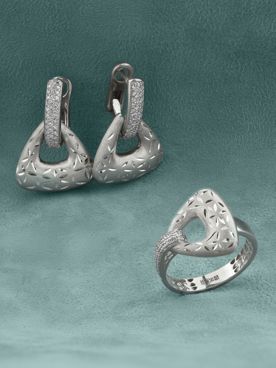 Серьги из белого золота 585 пробы c бриллиантами