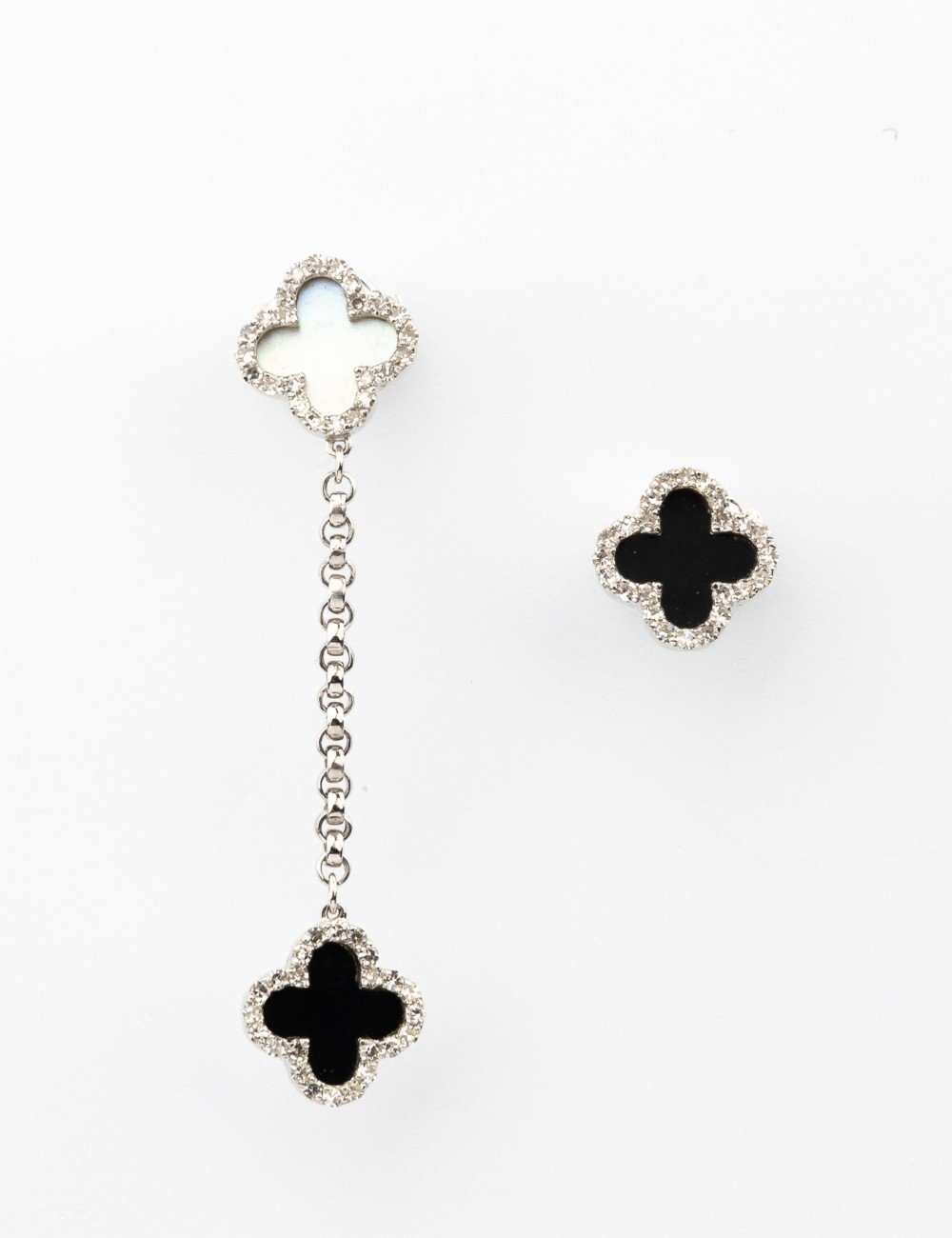 Серьги из белого золота c бриллиантами, ониксом и перламутром