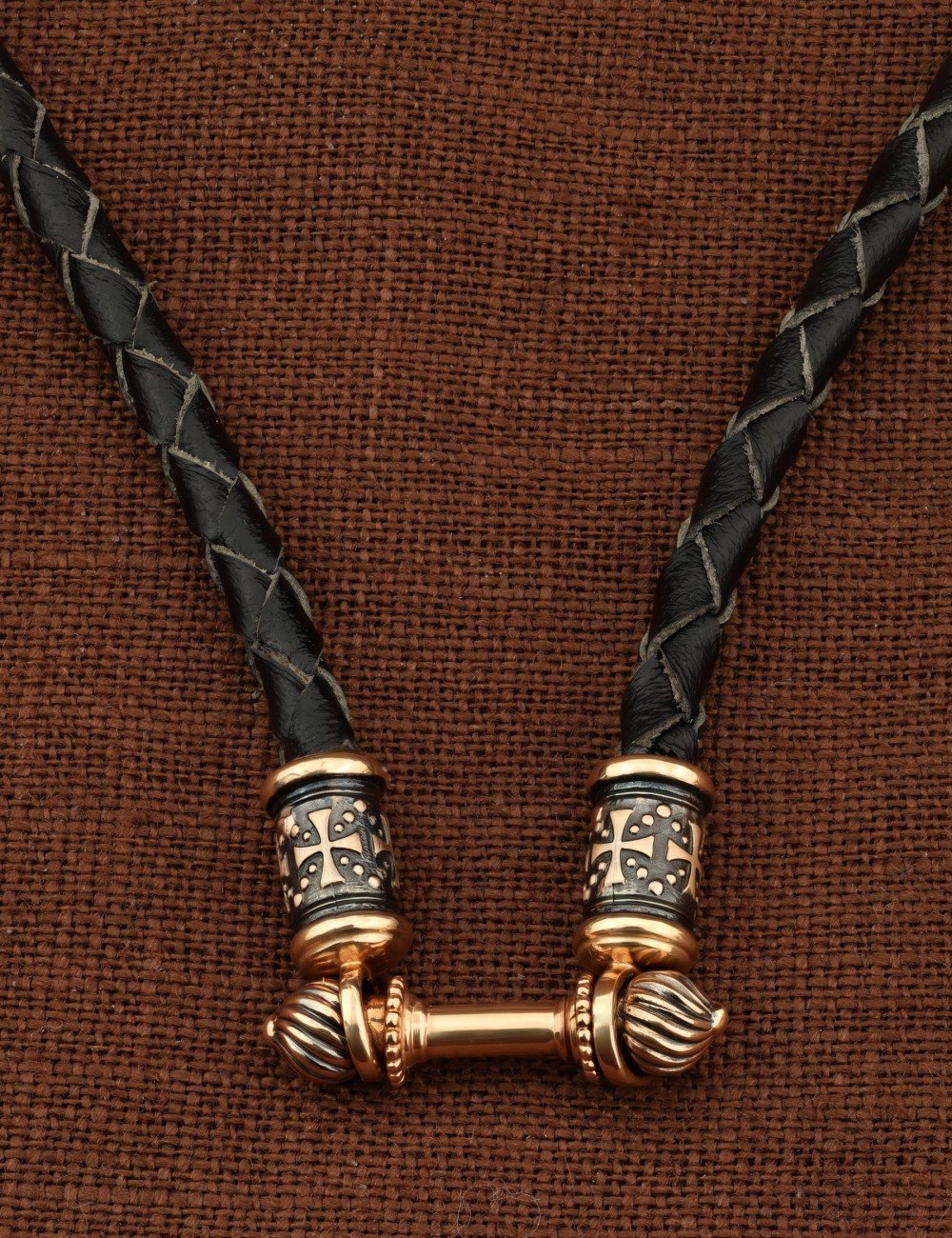 Гайтан из золота c кожаным шнурком