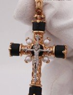 Крест из золота 585 пробы c жемчугом и ониксом