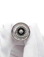 Кольцо из белого золота c ониксом и перламутром