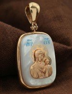 Образок из золота c эмалью и перламутром