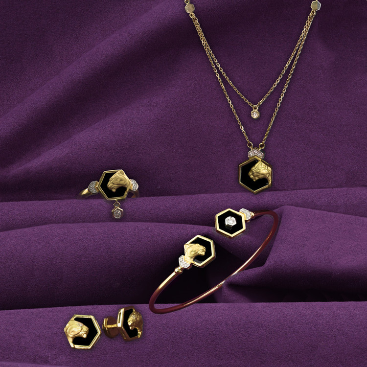 Кольцо из лимонного золота 585 пробы c бриллиантами и ониксом