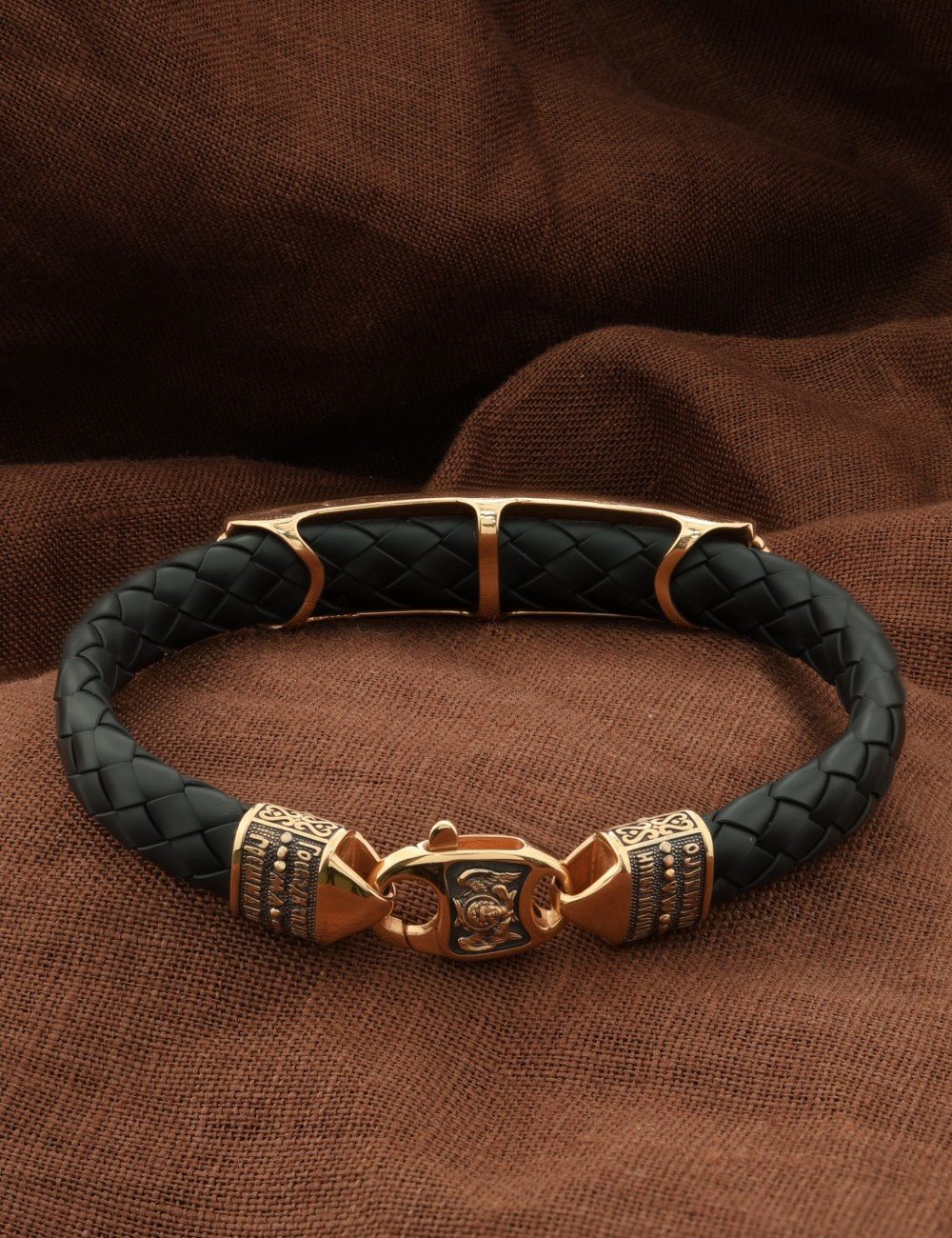 Браслет из золота c шнурком