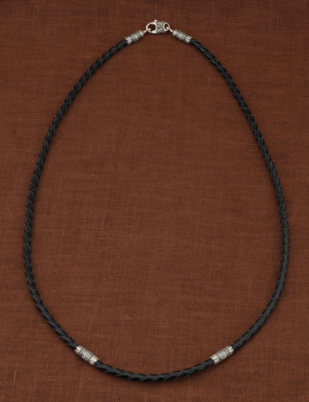 Гайтан из белого золота c кожаным шнурком