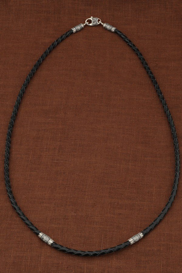 Гайтан из белого золота c кожаным шнурком