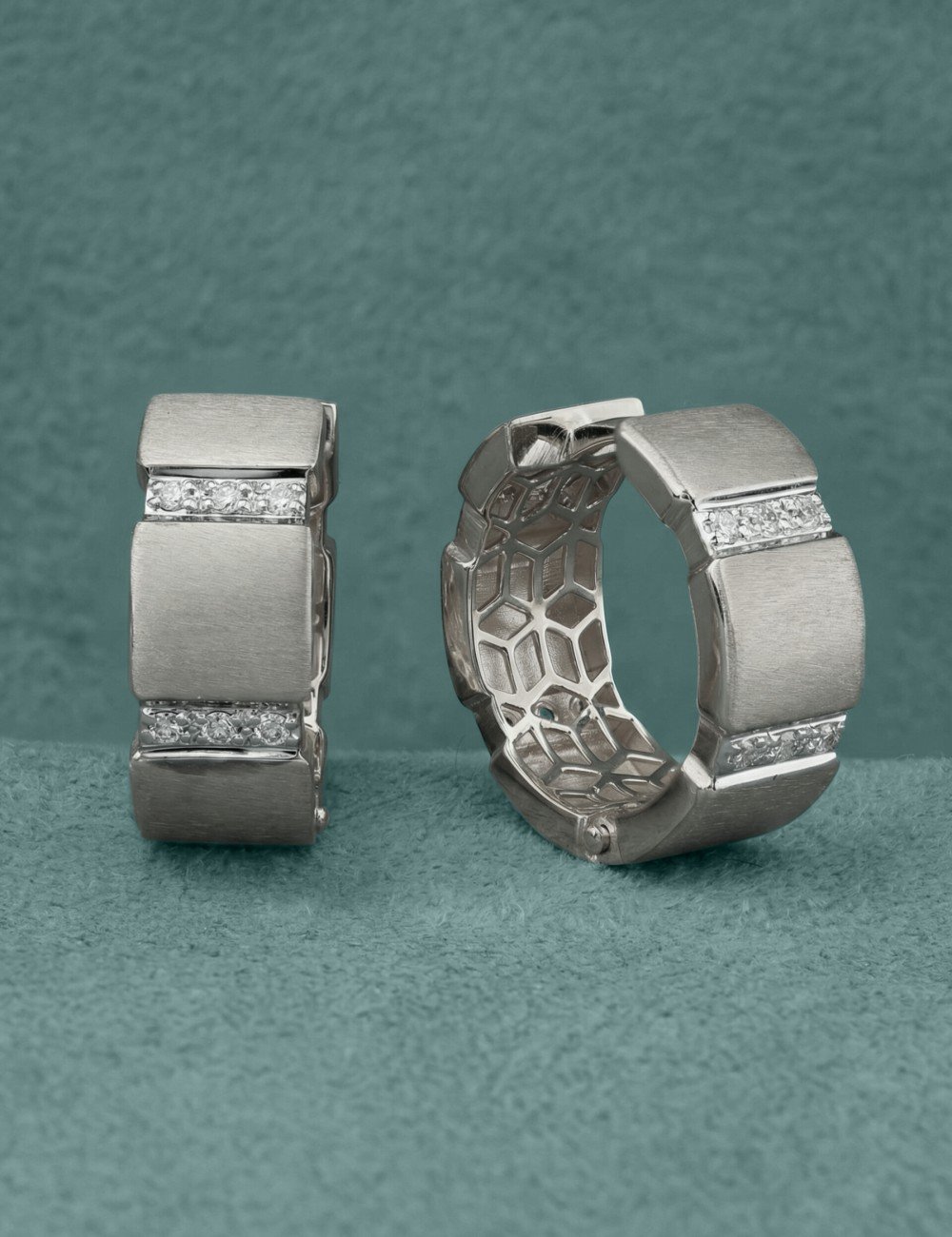 Серьги из белого золота c бриллиантами