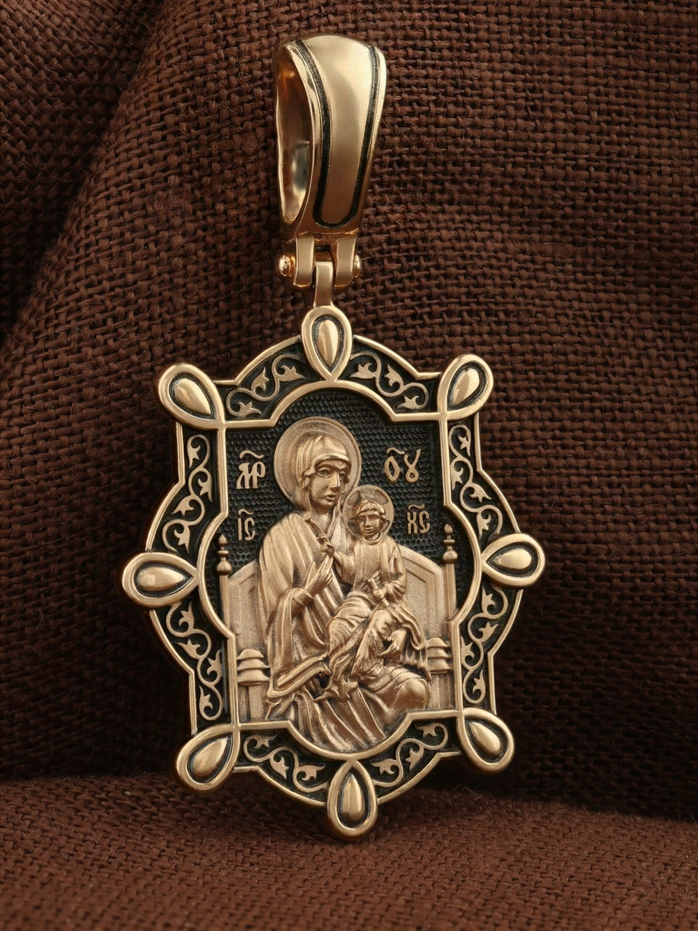 Нательная икона из красного золота 585 пробы