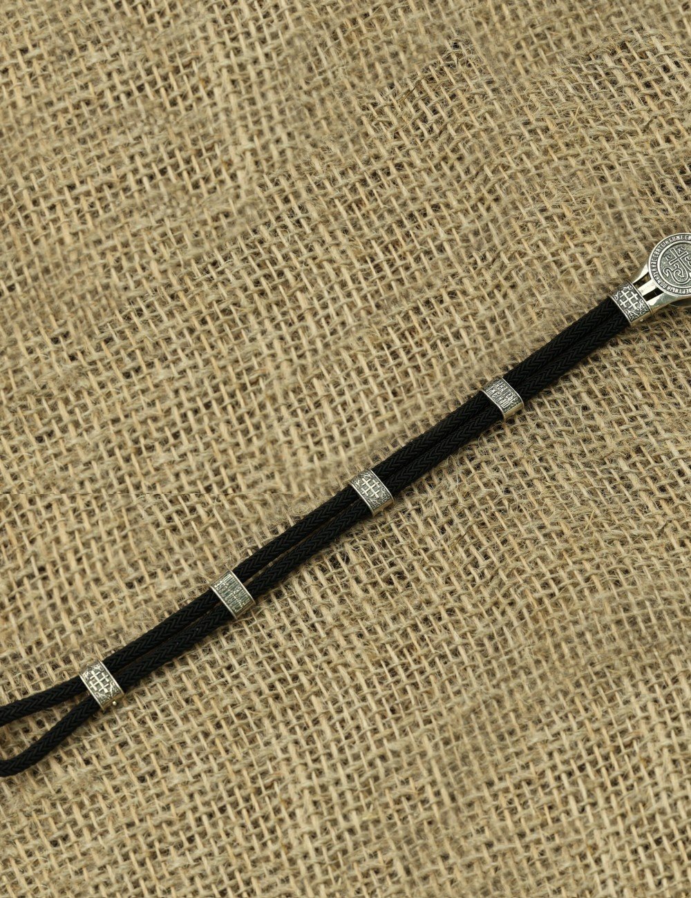 Браслет из серебра и золота c шёлковым шнурком