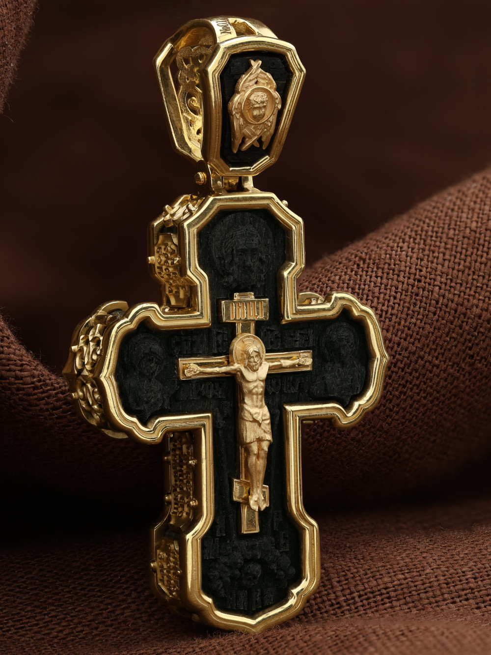 Крест из лимонного золота 585 пробы c эбеновым деревом