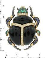 Подвеска из лимонного золота c бриллиантами, сапфиром, изумрудом, ониксом и изумрудом