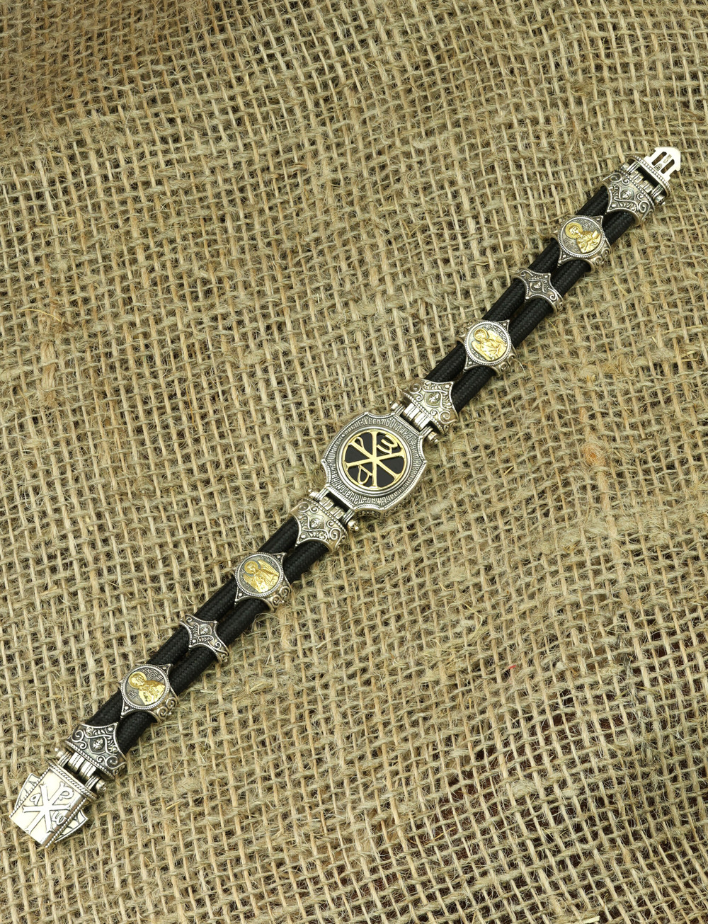 Браслет из серебра 925 пробы и золота 750 пробы c ониксом и шёлковым шнурком