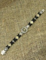 Браслет из серебра и золота c ониксом и шёлковым шнурком